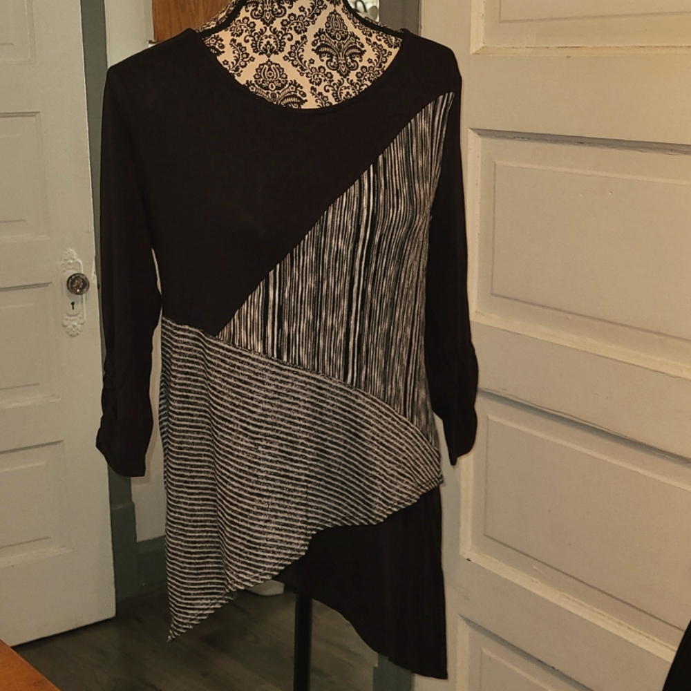 Black and white asymmetrical tunic blouse